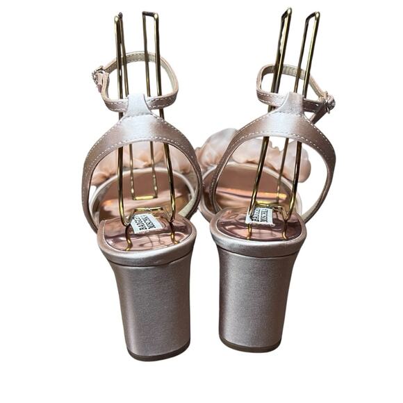 Badgley Mishka Carli Rosette Block Heels Rose  Detail Blush Nude NEW 8.5 - Picture 6 of 8